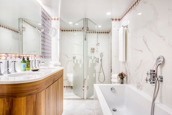 Uniworld SS Sao Gabriel - Grand Suite, Bathroom.jpg